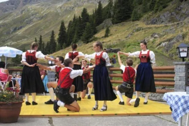 Alpengasthof Gaislach Alm بيت ضيافة 3*